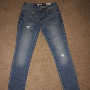 Distressed skinny jeans